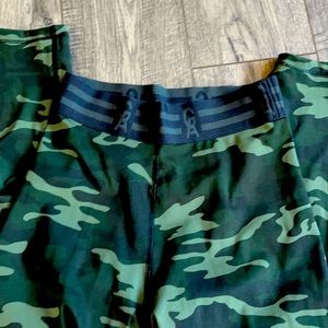 Good American Camo Crop